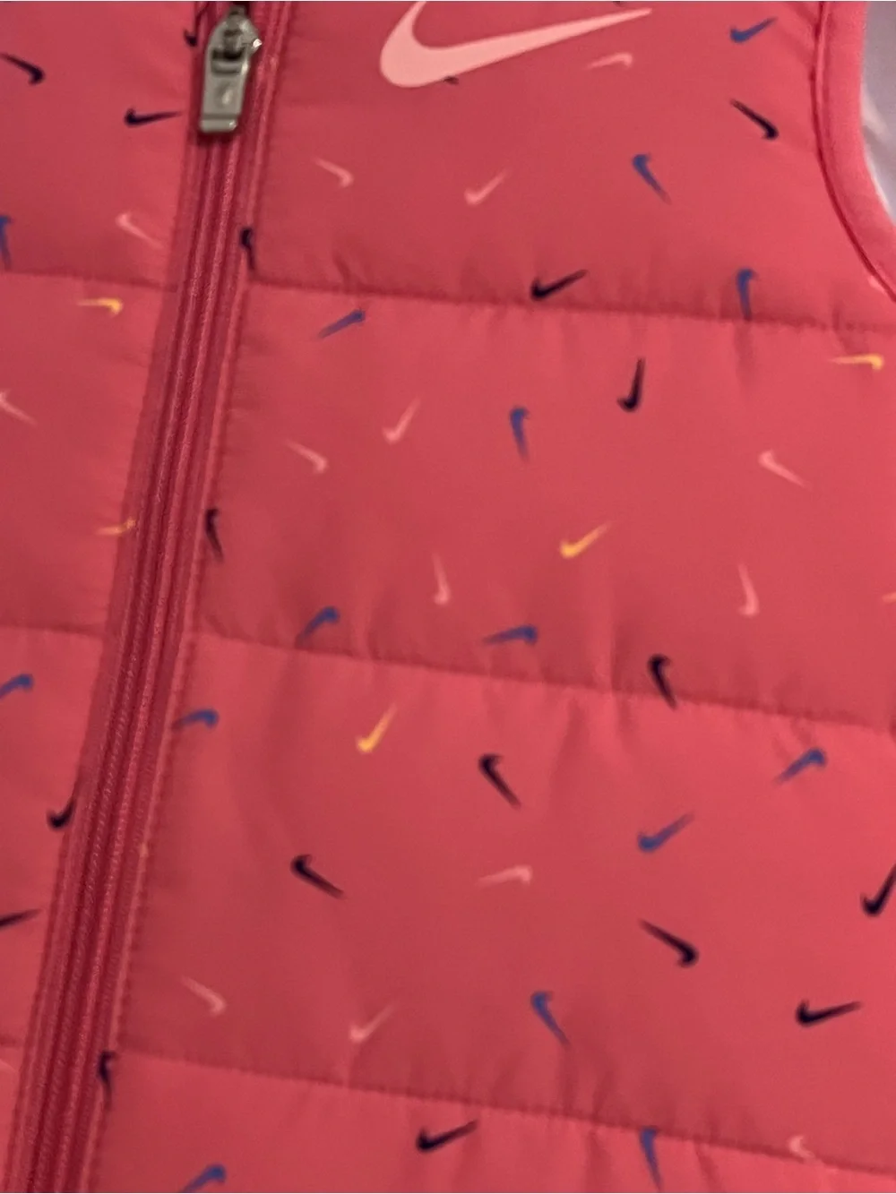 🪩 Nike Pink Puffer Vest & Legging Set with White Top - Picture 3 of 8